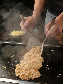 【3】よく混ぜ合わせながら炒めましょう！