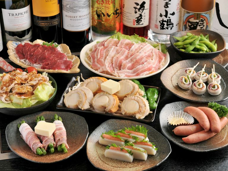 豊富なおつまみ・鉄板焼類（300円〜）も当店の特徴です。