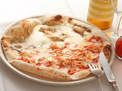 薪釜で焼き上げるピッツァ