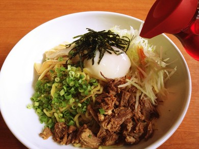 油そば　～自家製ラー油と酢をかけて、よくかき混ぜてお召し上がりください～