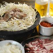 生ラム、ごはん、もやし、玉葱が食べ放題！　飲み放題には生ビール（サッポロクラシック）も付いてます！