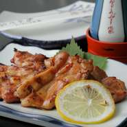 鶏肉や卵などヘルシーな食材を利用したお料理が、鰻重とセットでお楽しみいただけます。もちろん気軽なランチ利用やアラカルトでのご利用にもお勧め。専門店ならではの「鰻/鶏料理」をお愉しみ下さい。