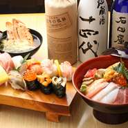 その日に水揚げされた地魚を主に扱った握り寿司やちらし寿司