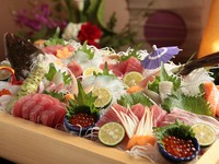 ※郷土料理会席＋大漁盛込（活造り）
＊感染防止対策の為、現在は全て個別配膳にて御提供致しておりますが、活作りに関しましてはご要望により大漁盛込も可能です。ご希望の場合はお申し付け下さい。