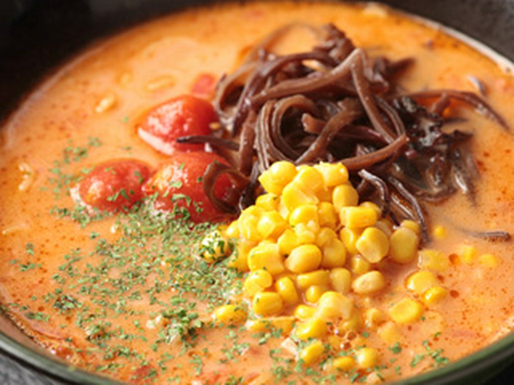 八の角トマトラーメン