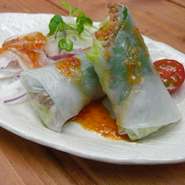 ピリ辛ミンチと野菜の生春巻き