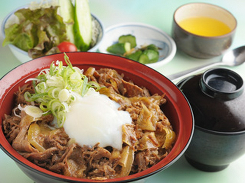 三河和牛の牛丼。口の中に牛肉の旨みが広がります。