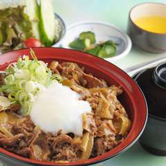 三河和牛の牛丼。口の中に牛肉の旨みが広がります。