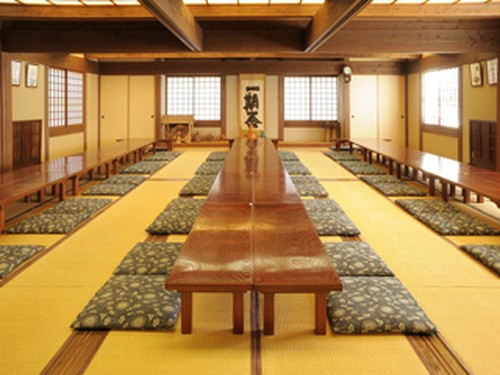 大きなお座敷席もございます。お子様連れや団体様にもおすすめ。