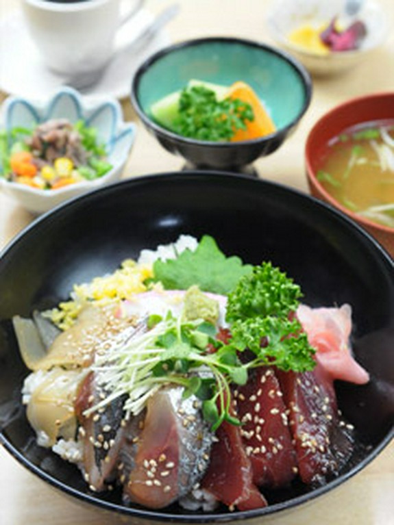 三品づけ丼定食