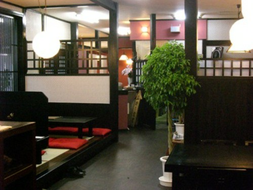 明るい清潔感のある店内（バリアフリーの店内）