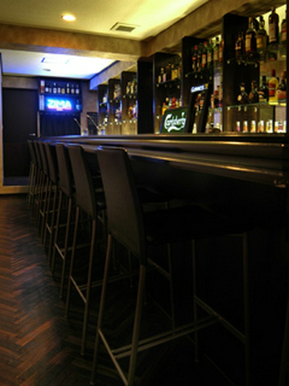 入り口側のカウンター席