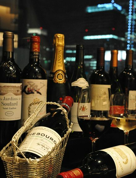 ソムリエ・セレクトの絶品ワインを取り揃えております。