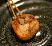 鶏肉・ごぼう・お野菜を魚のすり身で固めた蒲鉾お料理です。