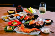 旬の食材を使ったおすすめ串を加えた10本にミニドリンクが付いたコース。