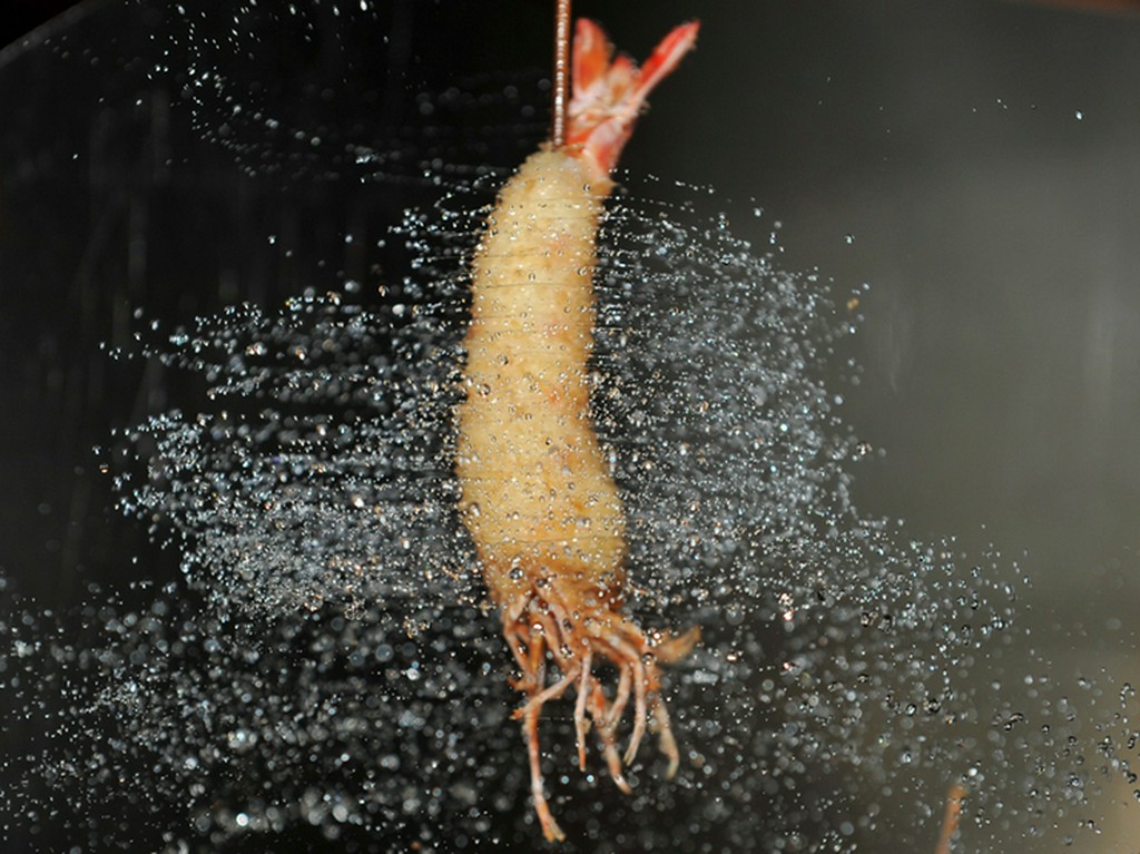 遠心力で、余分な油を飛ばしヘルシーに仕上げています