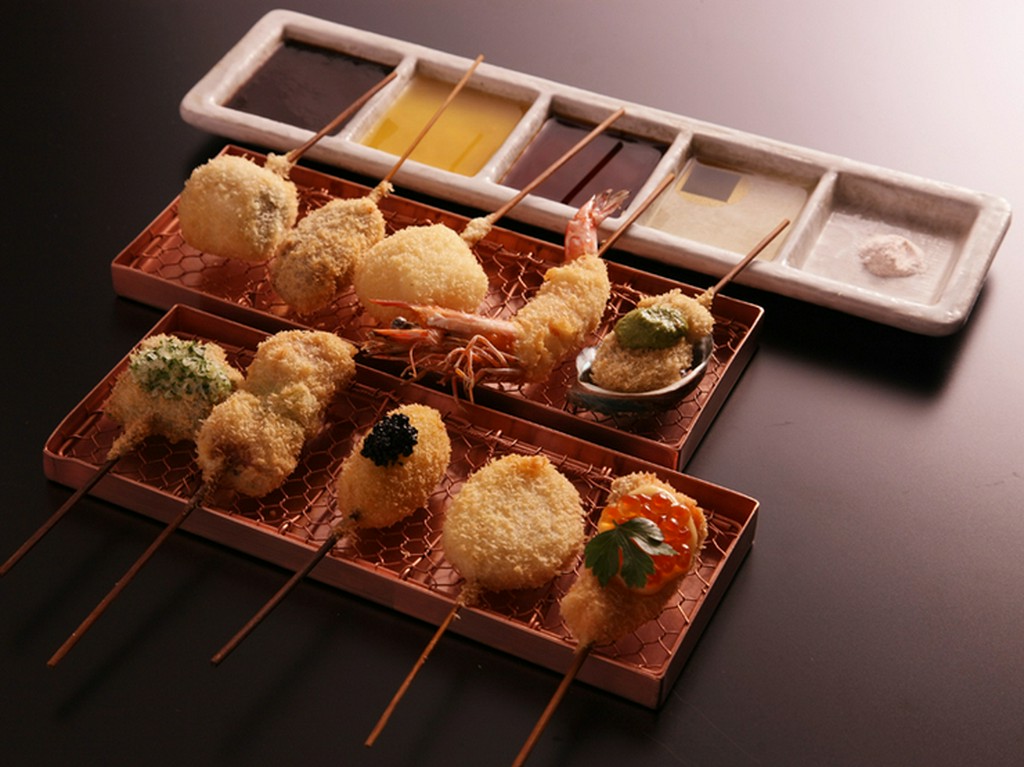 串揚げをつける調味料は5種類用意しています