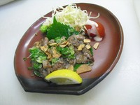 食べやすく一口サイズに分けてあぶりました。
柔らかな肉質からでる旨味をお楽しみ下さい。