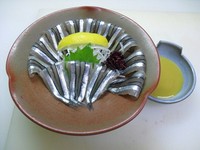 酢味噌でどうぞ!!　
おろし生姜醤油でも美味しいですよ。
