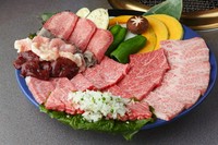 和牛ロース・和牛バラ・中落ちカルビ・華咲カルビ・上骨付カルビ・ホルモン盛合せ・焼野菜盛合せ