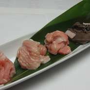 グランドメニューに無いオススメメニューです。コラーゲンたっぷり新鮮ホルモンをご堪能ください！
＊ホルモン五種盛り・・・・・1150円