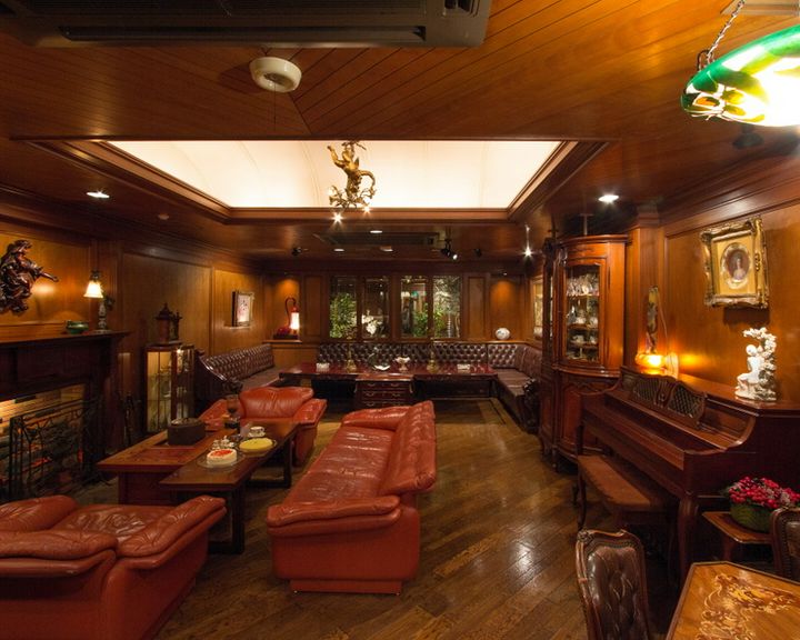 重厚なヨーロピアンテイストのインテリアで品格の高さを演出