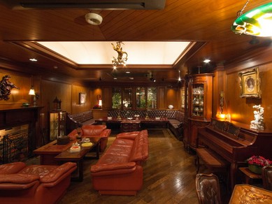 重厚なヨーロピアンテイストのインテリアで品格の高さを演出