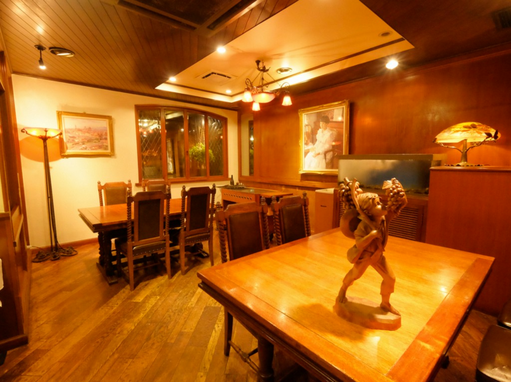 贅沢な空間と美味しさに酔いしれる半個室のセミプライベート席