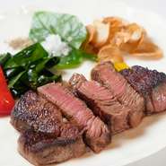 上質な脂が特徴の 国産黒毛和牛Ａ5ランクの牝牛だけを厳選しています。