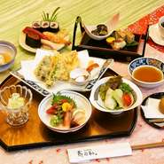 握り寿司と巻物・刺身盛り合わせ・天ぷら盛り合わせ・前菜・蒸し物・サラダ・茶碗蒸し・デザート