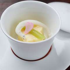 目にも鮮やかな一品