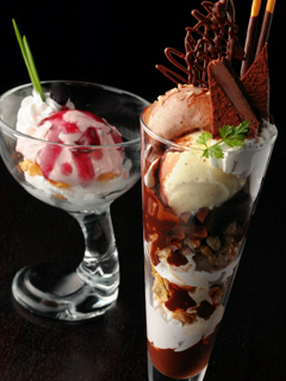 お店イチオシ　booパフェ＆鉄板アイス