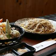 ちりめん山椒ご飯、そばあられサラダ、そば茶アイス
を追加設定できます。熱々てんぷらは岩塩とゆず塩で！