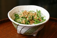 そばあられが入ったサクサクの食感は女性に限らず、男性にも人気。お料理のおともに是非付けたい一品。