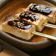 ほどよい甘さの田楽みそがたっぷりかかっています。
また、１本１6０円で増減可能です。