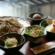 揚げだしそば豆腐（ハーフ）・ミニサラダ・ゆば巻き・そば・デザートがついてお値打ち価格設定。