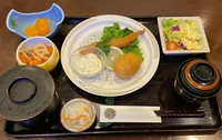 大きな海老フライ&蟹クリームコロッケのセット
おばんざい、サラダ、ごはん、味噌汁、漬物