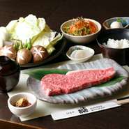 牛肉の中でも高級部位の1つであるサーロインを使用しております。炭火でお客様のお好きな焼加減でどうぞ。