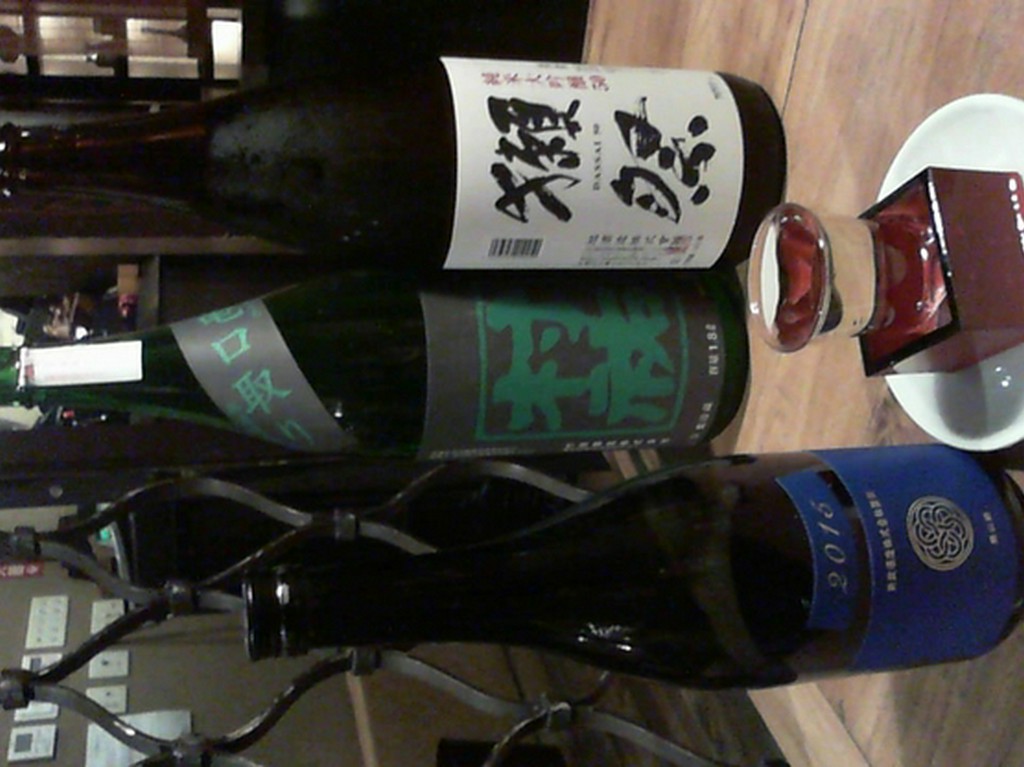 新潟内外から取り寄せた物ばかり。もちろん料理に合った物を。