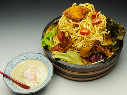 あごすけサラダ！女性にも大人気