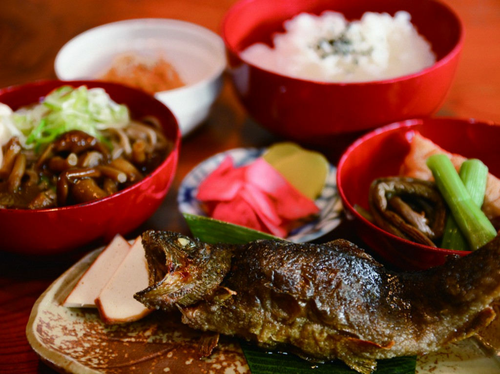 岩魚から揚げ定食