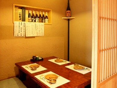 写真は4名様の個室です。人気ですのでお早めにご予約下さい！