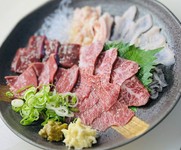 本日入荷したものすべて入った特選肉刺しです。