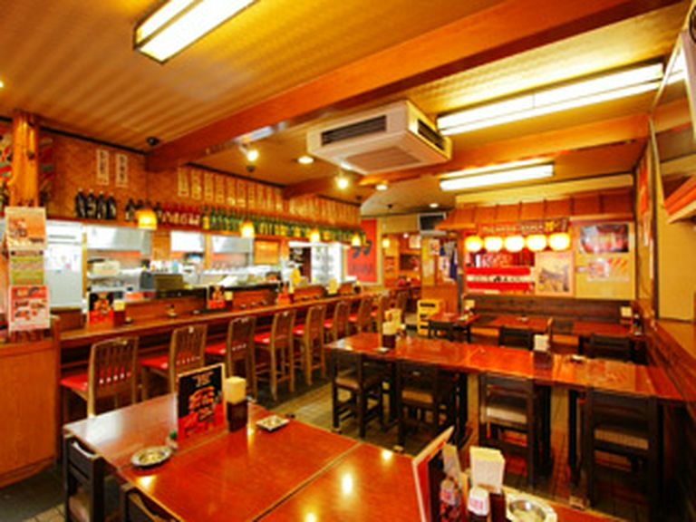 明るく楽しく飲める雰囲気の店内