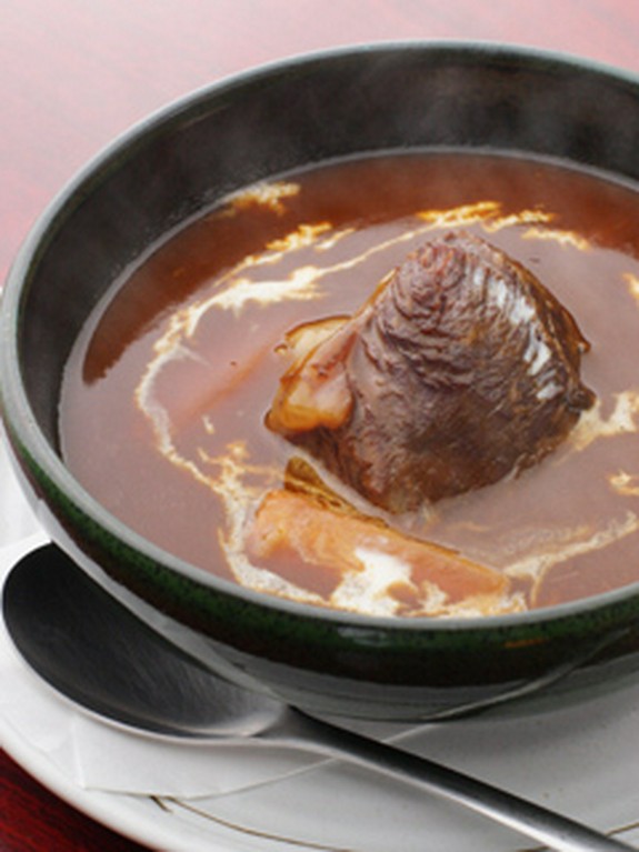 牛ほほ肉の赤ワイン煮