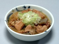 信州産の和牛のモツをじっくり2時間煮込みます。味わい深い当店自慢の逸品です!