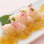 季節ごと色々な食材に合うことができる中やっぱり食べたくなるのが旬のもの！！
旬のものを食べることで四季を感じさせてくれる。
コースで旬のものをふんだんに使用して準備してます