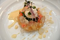 スズキを軽い和風出しにつけ西京味噌のマスカルポーネで、白和えに。