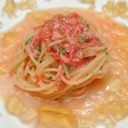 桜海老でとったジュに、和風出汁にジュレをあわせたスパゲティ。