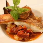 真鯛のアクアパッツァ　　　コース料理より